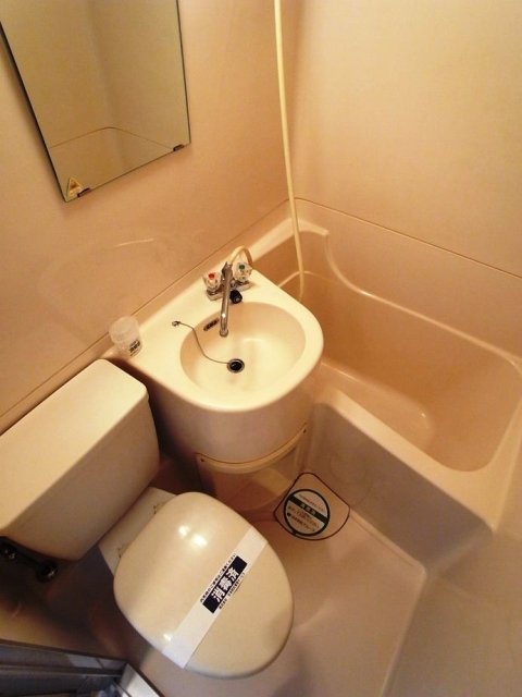 バス・シャワールーム　コンパクトで使いやすいお風呂です