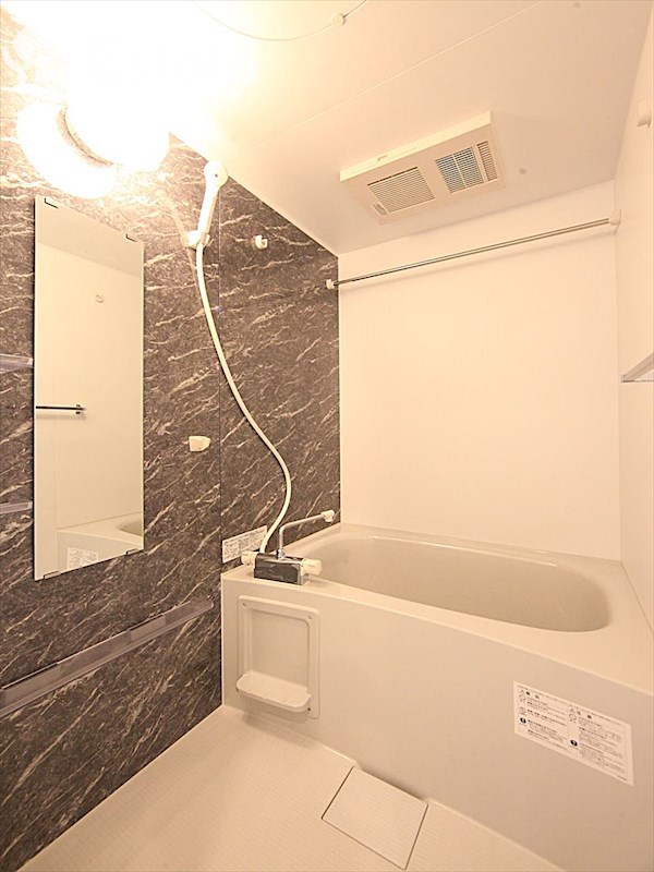 バス・シャワールーム　バスルーム