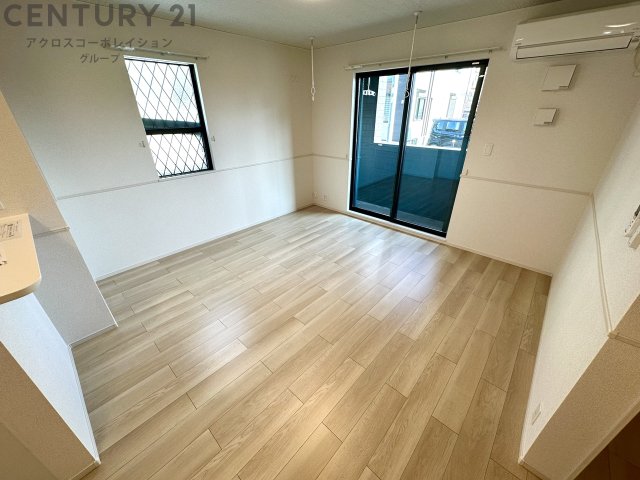 居室・リビング　南向きの14.7帖のリビングです♪