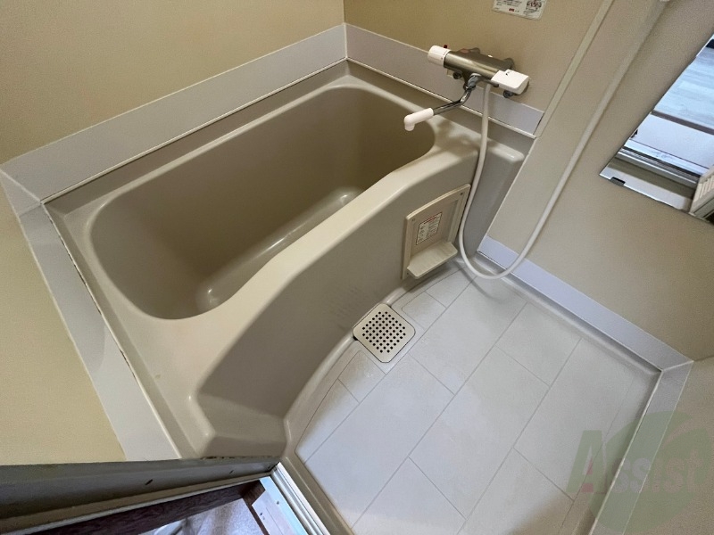 バス・シャワールーム　お風呂になります。一日の疲れを癒してくださいね。