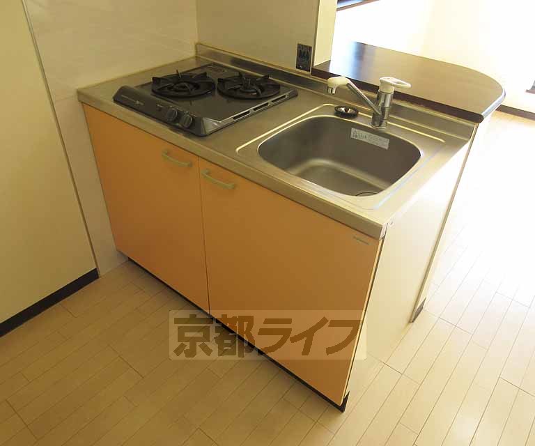 キッチン　下には収納スペースがあります！