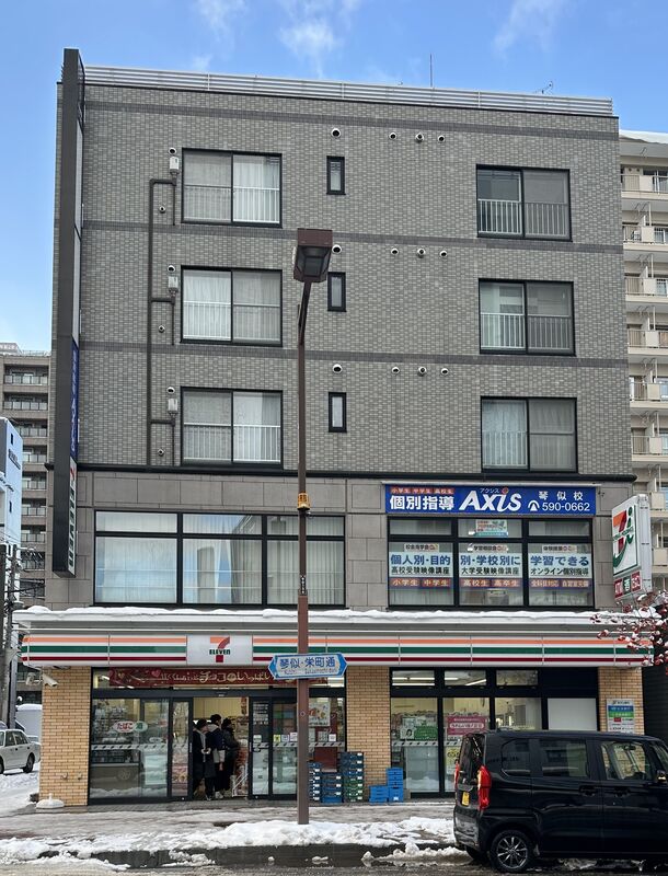 コンビニ　セブンイレブン札幌琴似2条5丁目店（コンビニ）まで84m