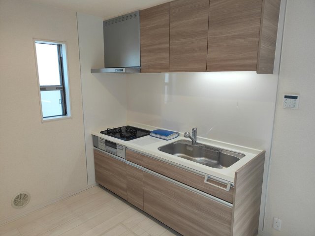 キッチン　綺麗で3口コンロの広々したキッチン！