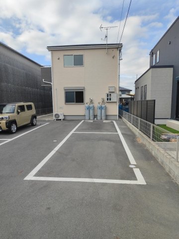 駐車場　縦列駐車で大きい車もらくらく