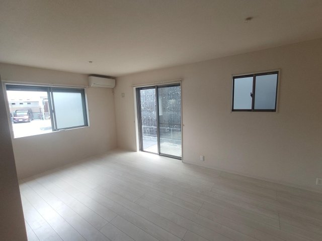 居室・リビング　日当たり風通しのいいリビング