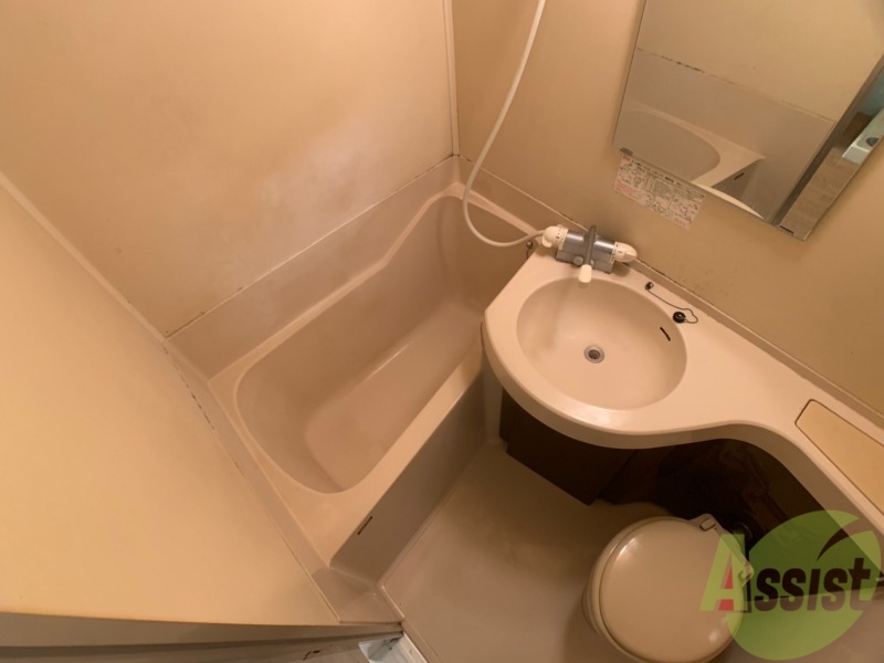 バス・シャワールーム　ユニットバスです。疲れを癒すのに欠かせませんね！