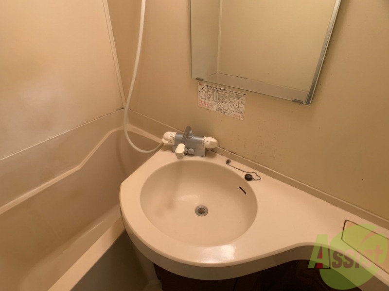 洗面設備　こちらに洗面台があります。朝の洗顔はこちらで。