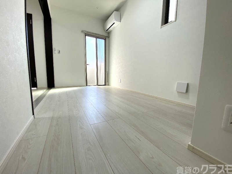 居室・リビング　白を基調にした明るいお部屋です。