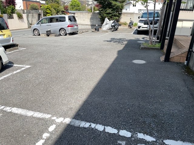 駐車場　駐車場があるので、車を買う予定の方も安心です