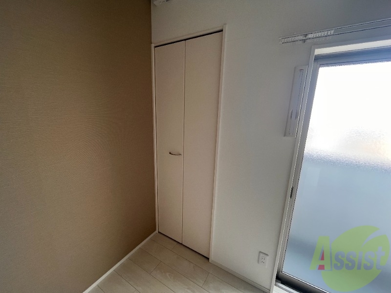 収納　収納は高さが有りコートなどもかけれそう。