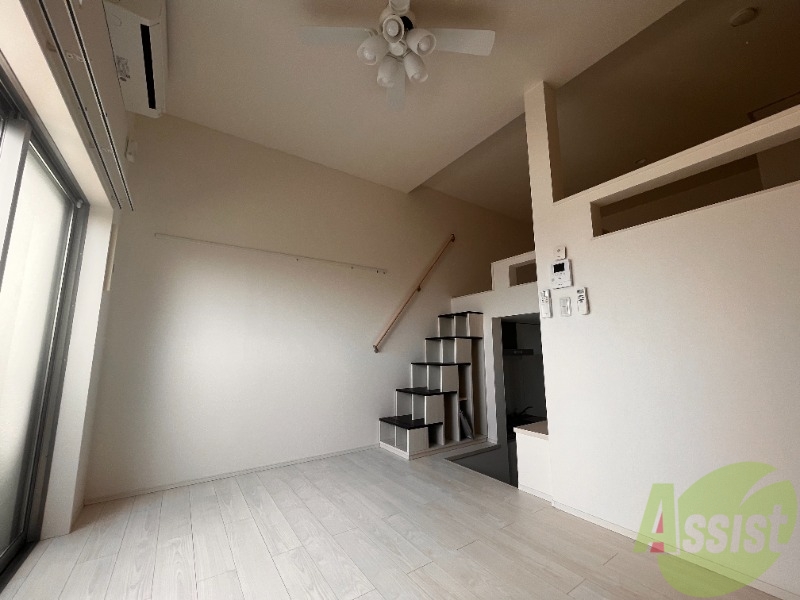 その他部屋・スペース　お部屋はデザインが良く天井が高く開放感がありました。