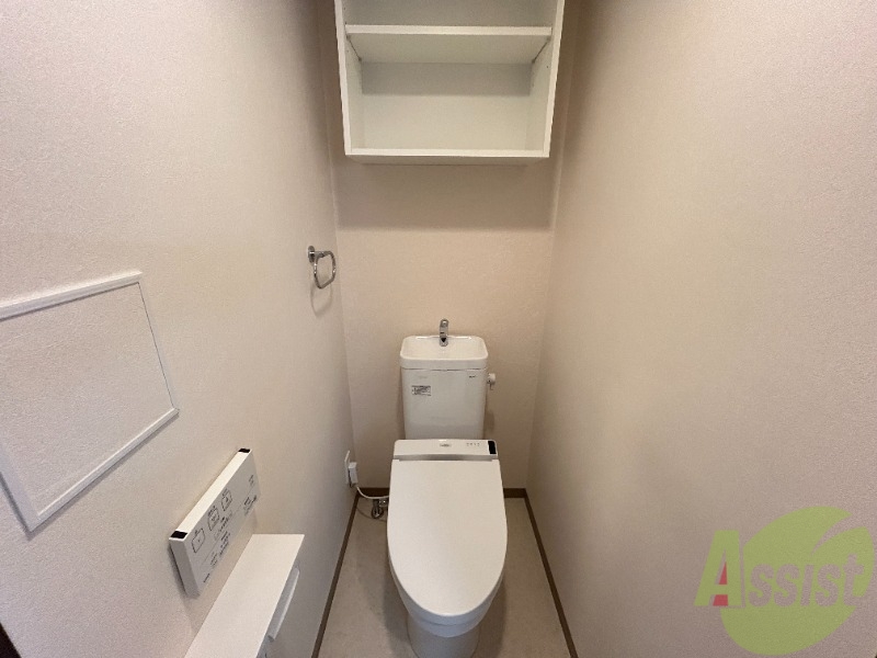 トイレ　トレイは嬉しいウォシュレット機能付きです。