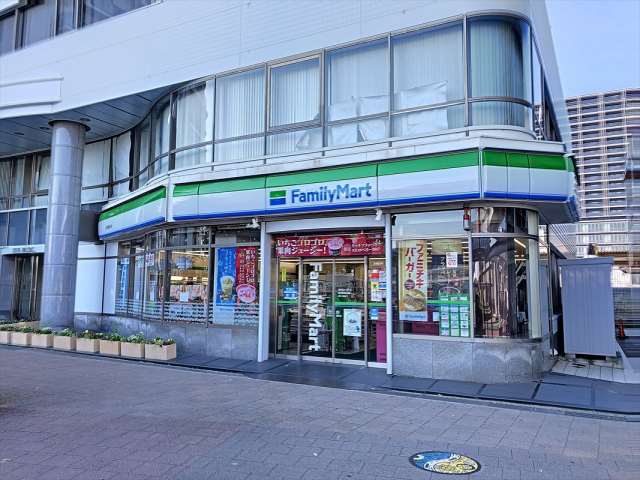 コンビニ　ファミリーマート（コンビニ）まで394m