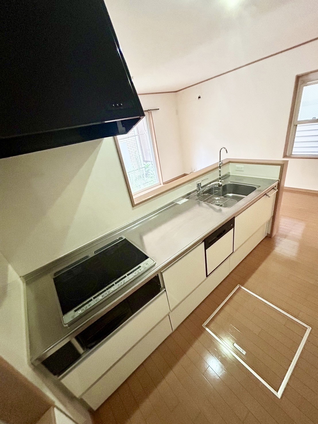 キッチン　広々としたキッチンでIHコンロです。