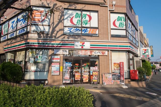 コンビニ　セブンイレブン 町田鶴川駅北口店（コンビニ）まで380m