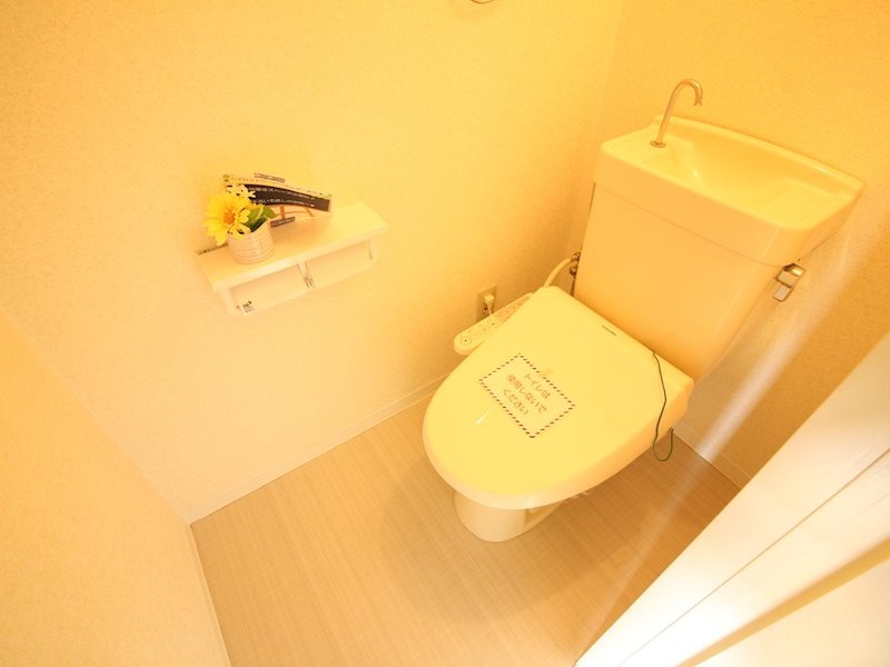 トイレ　同物件別部屋写真