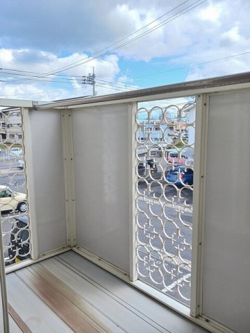 バルコニー　開放的で明るい空間を演出してくれるバルコニーです