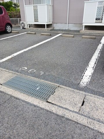 駐車場　駐車場に車を止められます