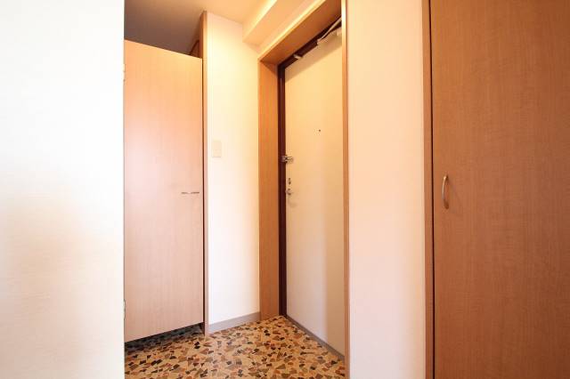 玄関　＊２０１号室参照