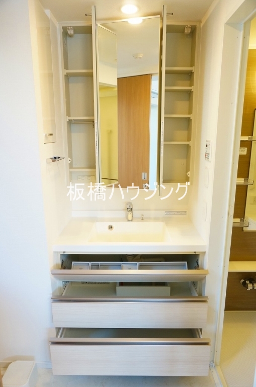 洗面設備　機能的な洗面台