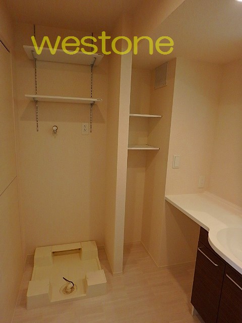 洗面設備　洗面スペースも広々