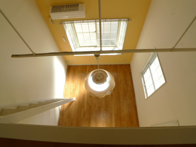 眺望　ロフトから洋室への眺め