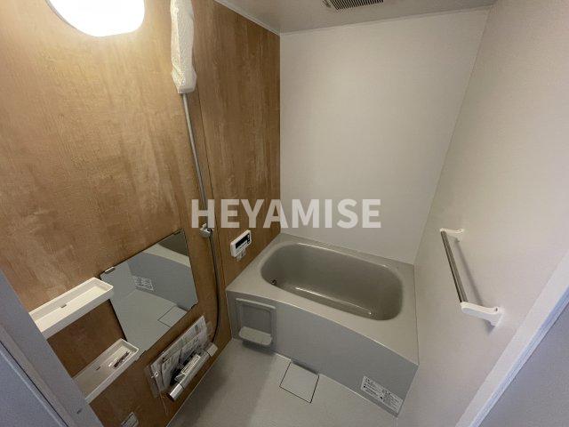 バス・シャワールーム　※室内画像は別棟のもの。