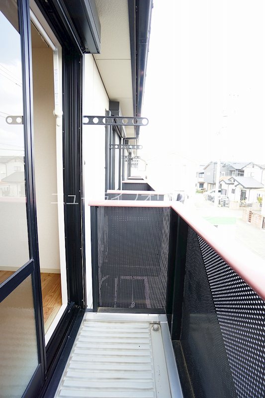 バルコニー　午前中から日中にかけて日差しが差し込む南東向き☆