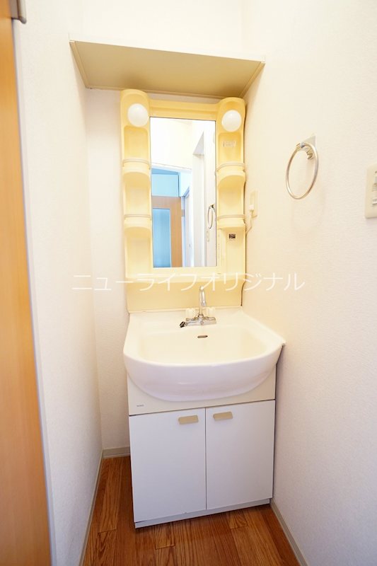 洗面設備　水が飛び散りづらく使いやすい大きな洗面ボウル☆