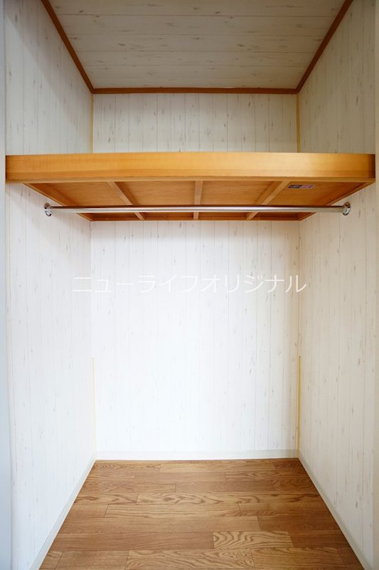 収納　ハンガーパイプ付きなのでお洋服の収納に便利です☆