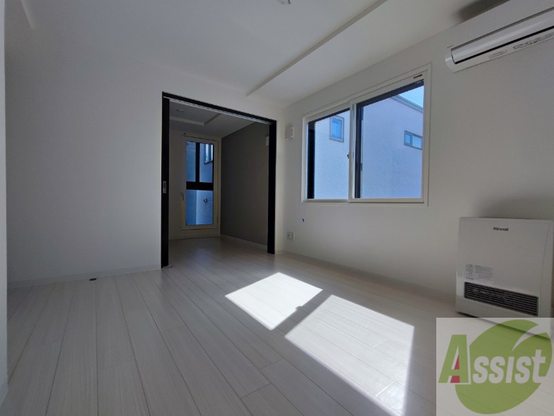 居室・リビング　広くてキレイなお部屋が広がっていて、充実した生活が送れそう。