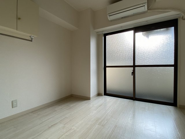 その他部屋・スペース　開放的な寝室です