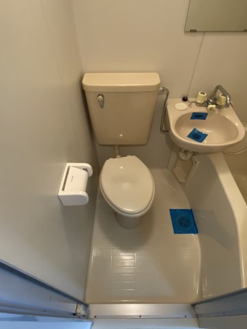 トイレ　落ち着いた色調のトイレです