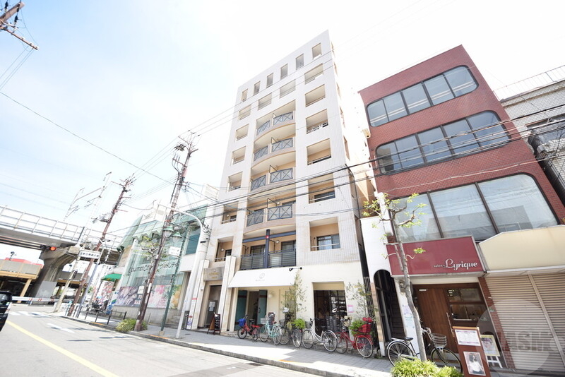 建物外観　駅近のオシャレな外観です