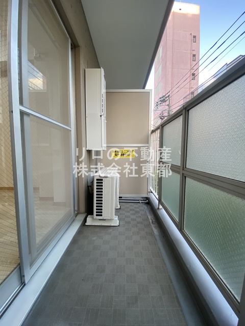 バルコニー　お天気のいい日は洗濯物も気持ちよく干せますね！