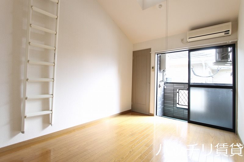 バルコニー　別号室タイプの為、現状を優先致します。