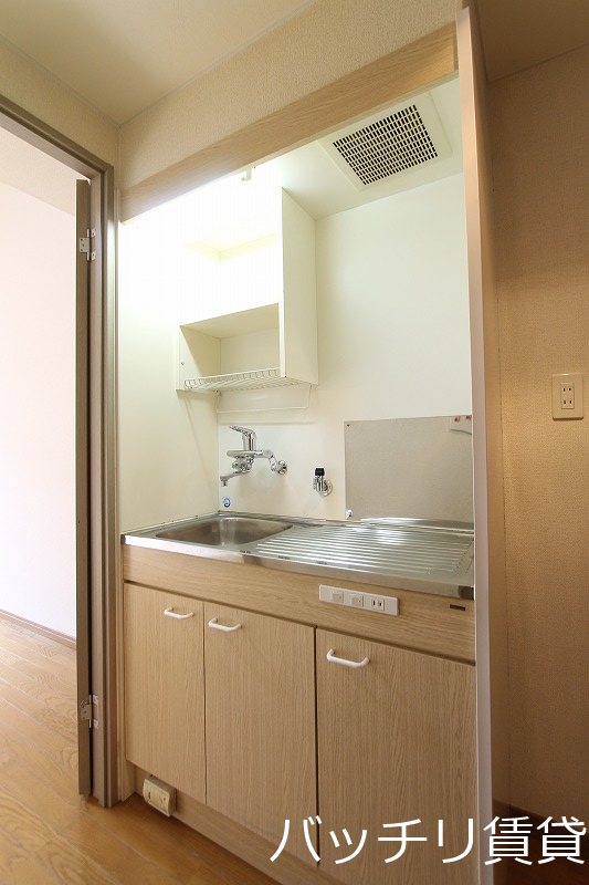 キッチン　別号室タイプの為、現状を優先致します。