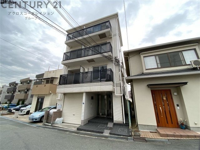 建物外観　タイル張りのオシャレな外観です