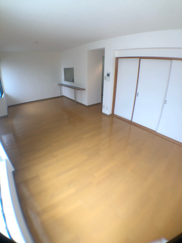 居室・リビング　リビングの横に和室があります♪