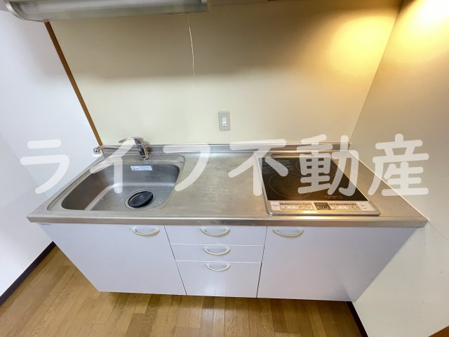 キッチン　コンパクトなキッチンで掃除もラクラク