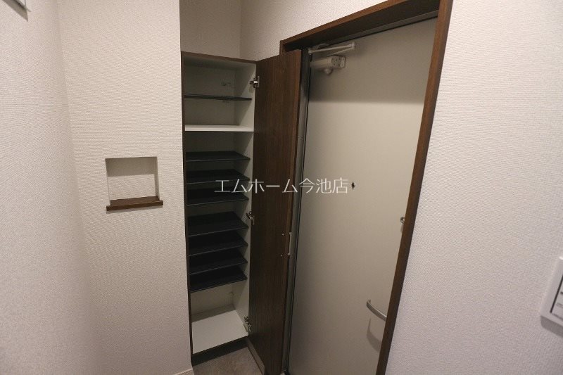 玄関　玄関　シューズボックス充実