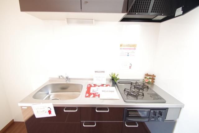 キッチン　★ガス2口のシステムキッチンでお料理に腕をふるって頂けます★