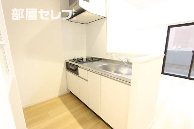 キッチン　キッチンスペースも広々