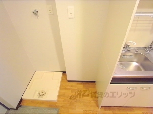 その他部屋・スペース　キッチン台の横に冷蔵庫が設置できます。