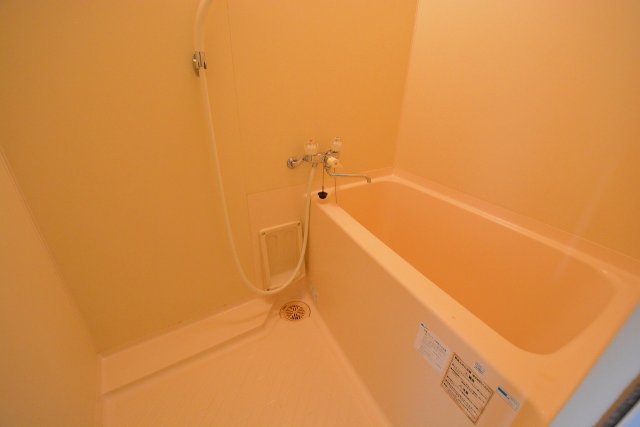 バス・シャワールーム　シンプルで機能的なユニットバスです♪