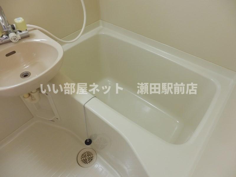 バス・シャワールーム　※同建物の別のお部屋の写真です。