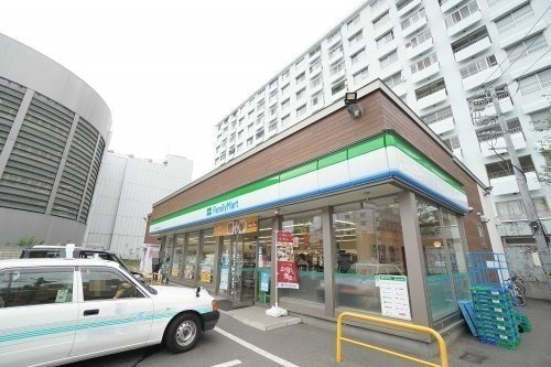 コンビニ　ファミリーマート 札幌南6条西9丁目店（コンビニ）まで257m