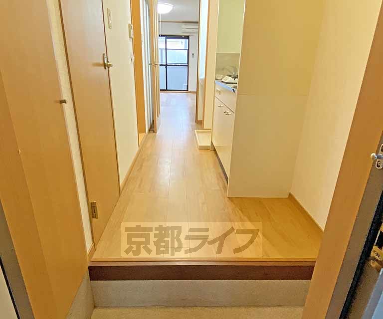 その他部屋・スペース　玄関からみた室内です。