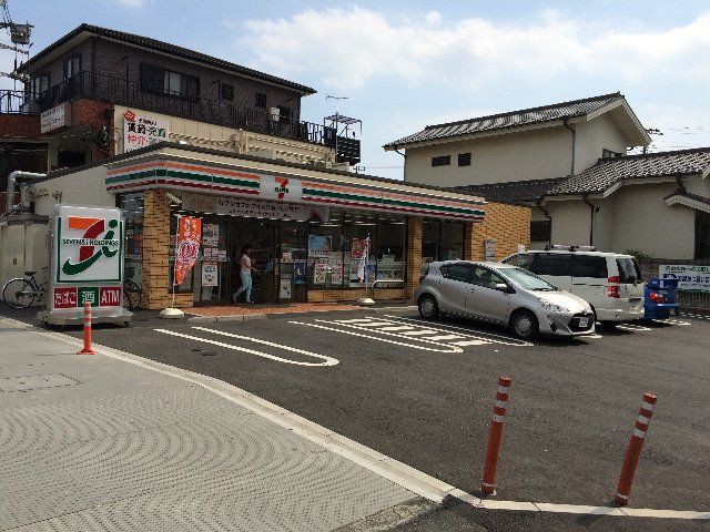 コンビニ　セブン-イレブン市川南行徳３丁目店（コンビニ）まで823m
