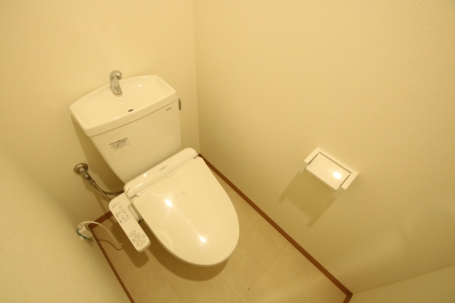 トイレ　※別室の参考写真の為、現況優先です。